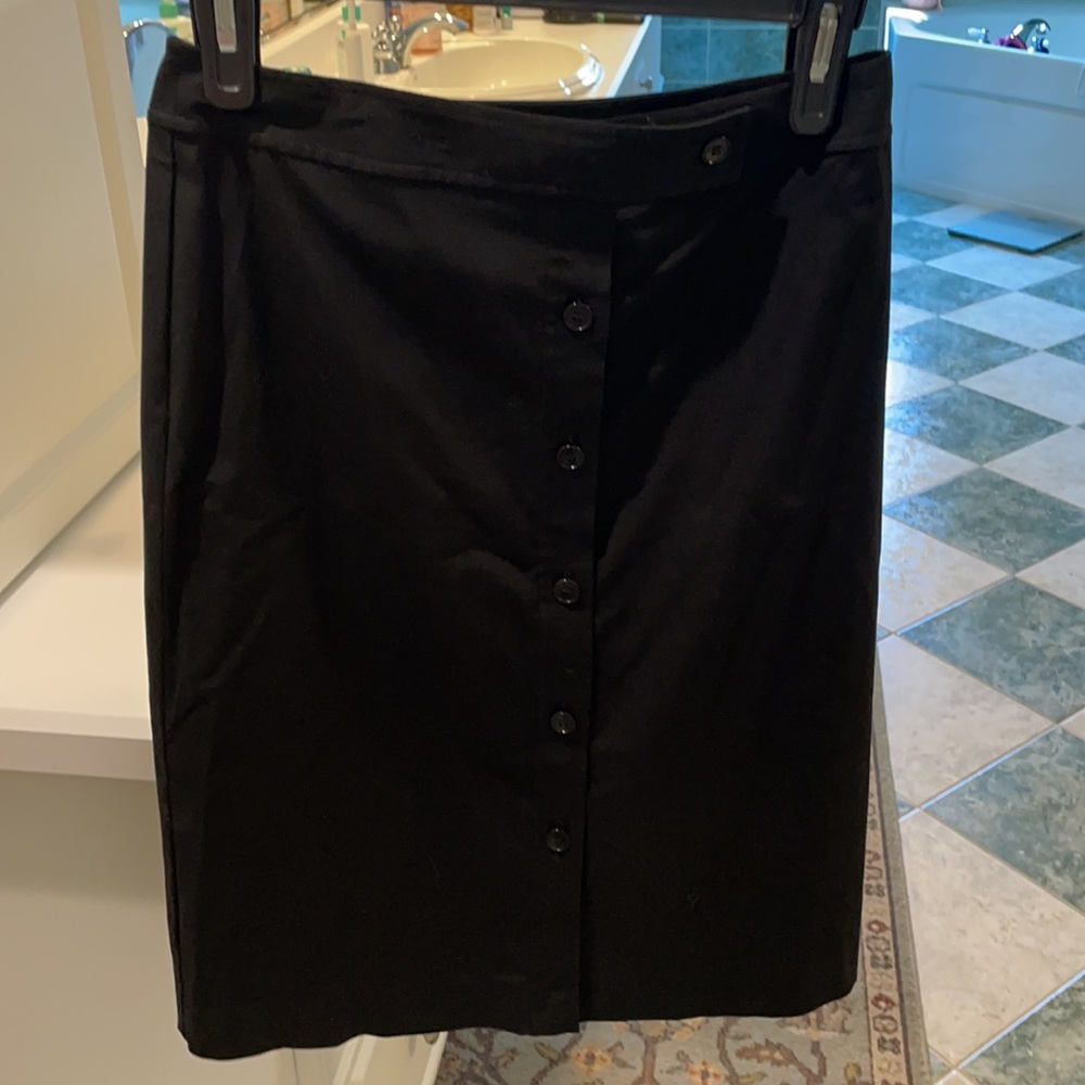 Ann Taylor black size 2 pencil skirt